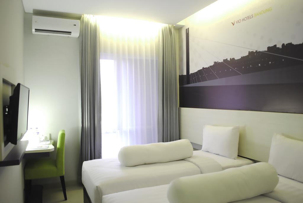 Vio Hotel Veteran Бандунг Стая снимка