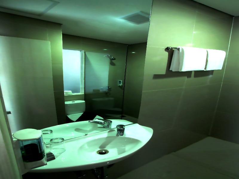 Vio Hotel Veteran Бандунг Екстериор снимка