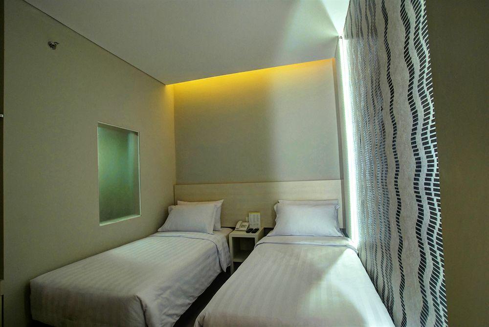 Vio Hotel Veteran Бандунг Екстериор снимка