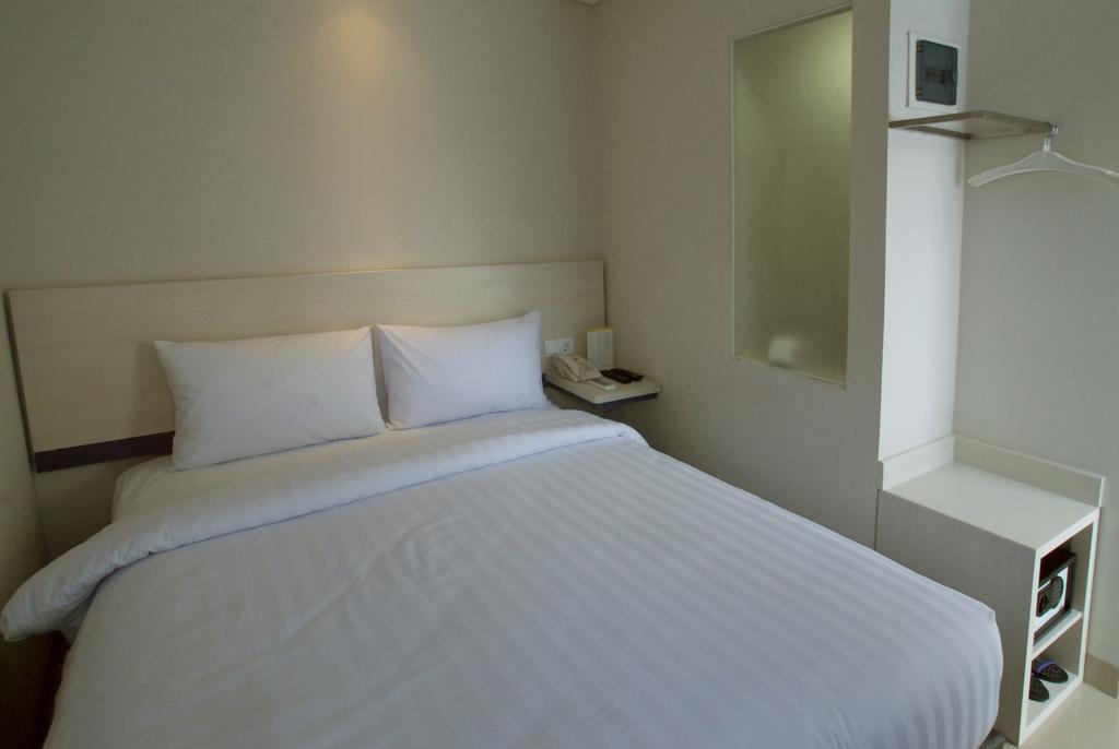 Vio Hotel Veteran Бандунг Екстериор снимка