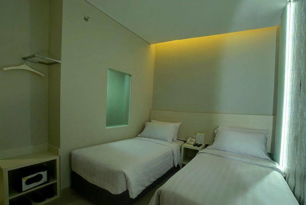 Vio Hotel Veteran Бандунг Екстериор снимка